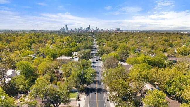 Building Photo - 4905 Duval St