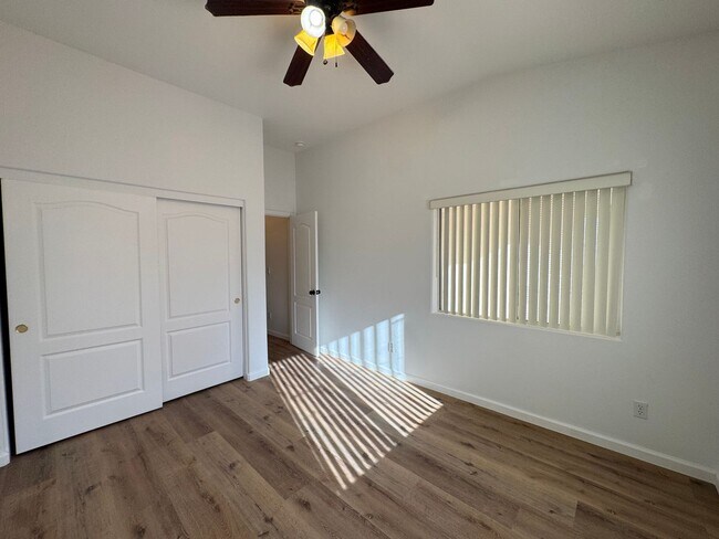 Building Photo - 3 Bed/2 Bath House with Boat Deep 3 Car Garage