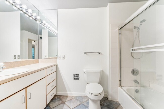 Building Photo - Riverplace Condominiums - 1 bed/1 bath cor...