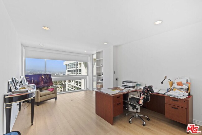 Building Photo - 2220 Ave of the Stars