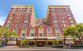 Building Photo - 411 1st Ave N