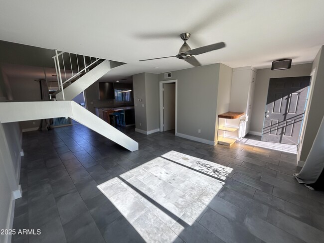 Building Photo - 2927 E Fairmount Ave