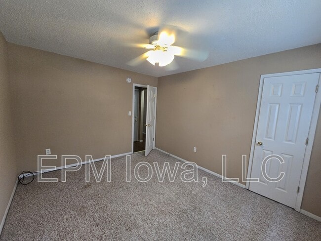 Building Photo - 1405 Robin Rd