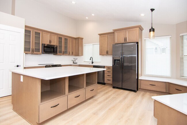 Building Photo - Bountiful Home w/ 2 Car Garage, EV Charger, & Updated Remodeling