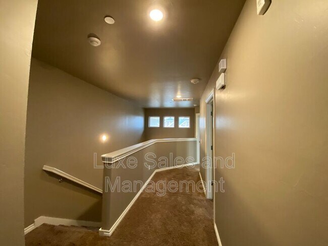 Building Photo - 799 SW 14th St