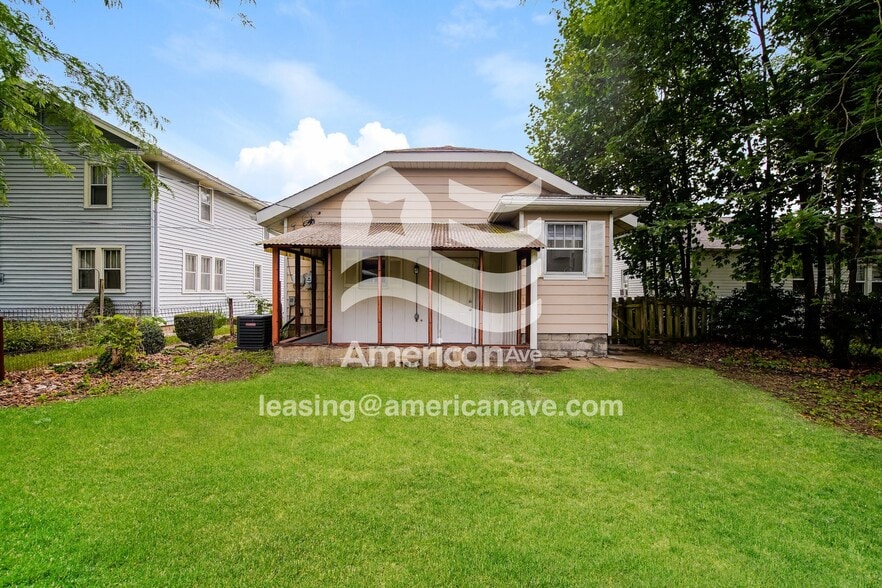 Building Photo - 1305 N Meade St