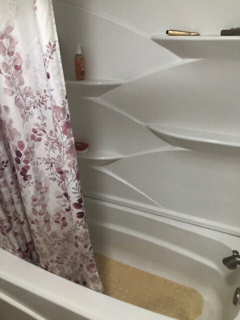 Building Photo - 12 Brookside Ave E