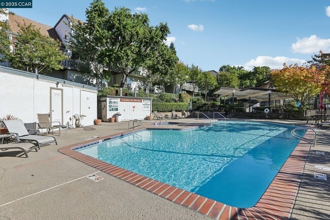 Building Photo - 1035 Alta Mesa Dr