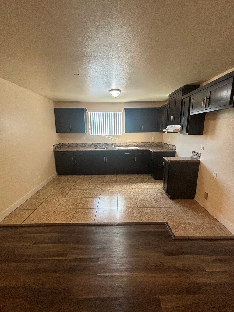 Building Photo - 133 W 74th St