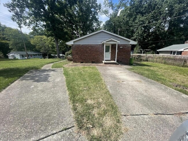 Building Photo - 3400 Brentwood Rd