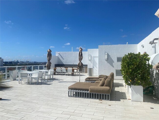 Building Photo - 4250 Biscayne Blvd