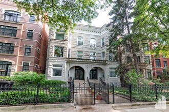 Building Photo - 649 W Wrightwood Ave