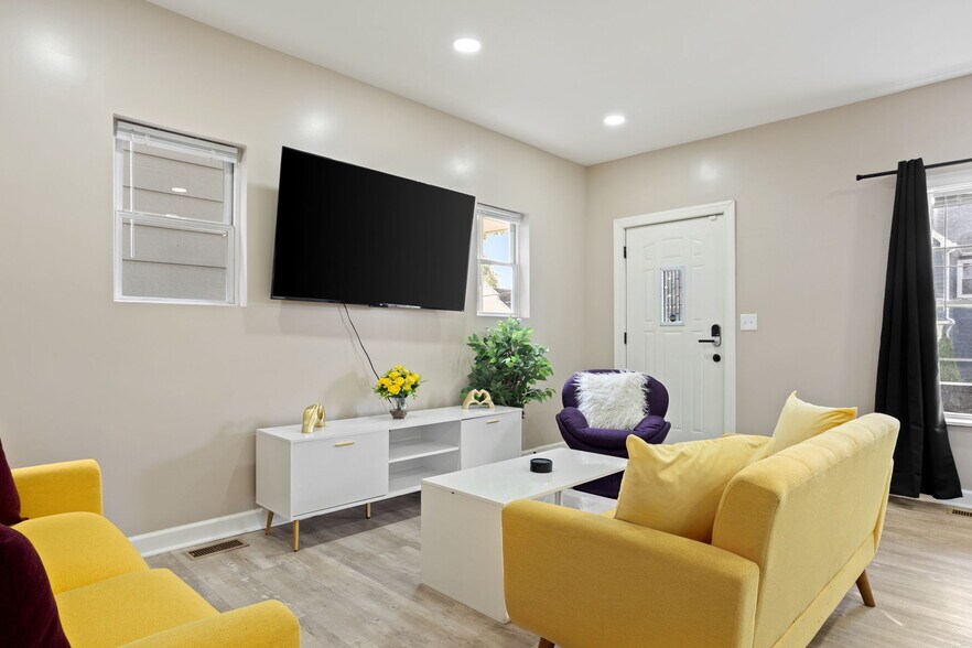 Building Photo - 1523 S East St