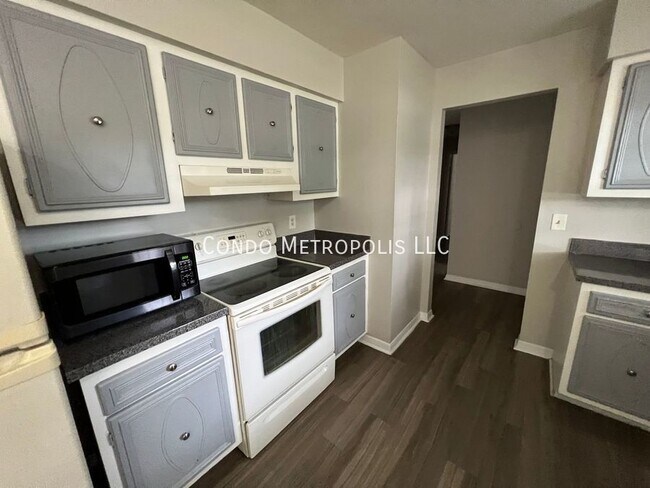 Building Photo - 7924 Sun Vista Way