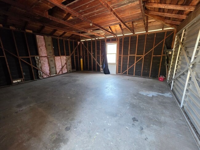 Building Photo - 112 W Feemster Ave