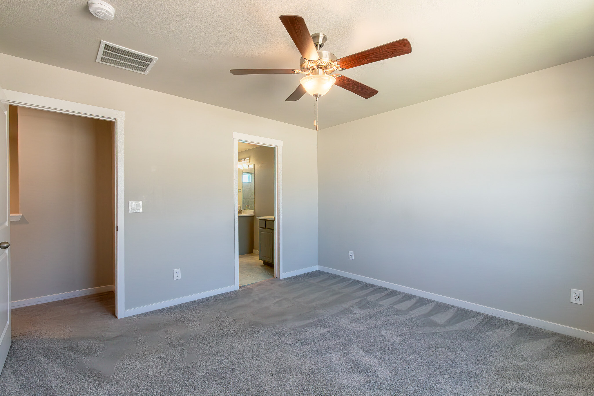 Building Photo - 8136 Lookout Ct