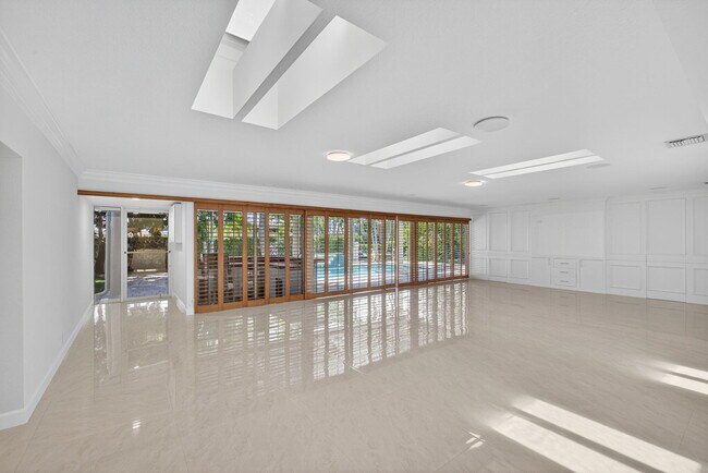 Building Photo - 15 River Dr