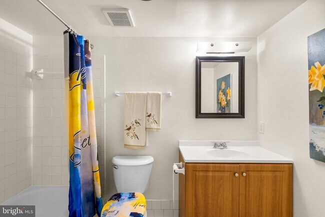 Building Photo - 435 Christopher Ave