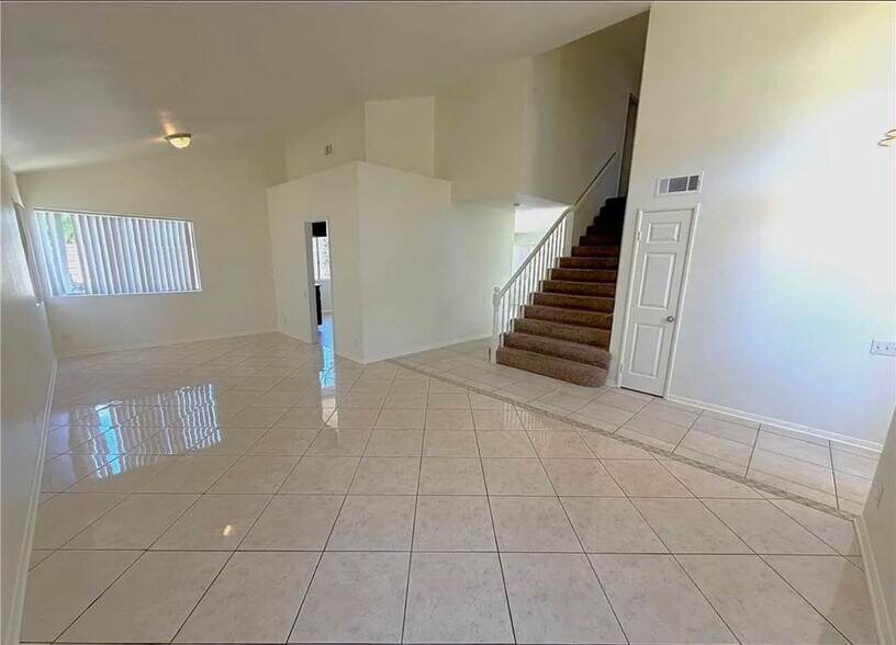 Building Photo - 39843 Amberley Cir