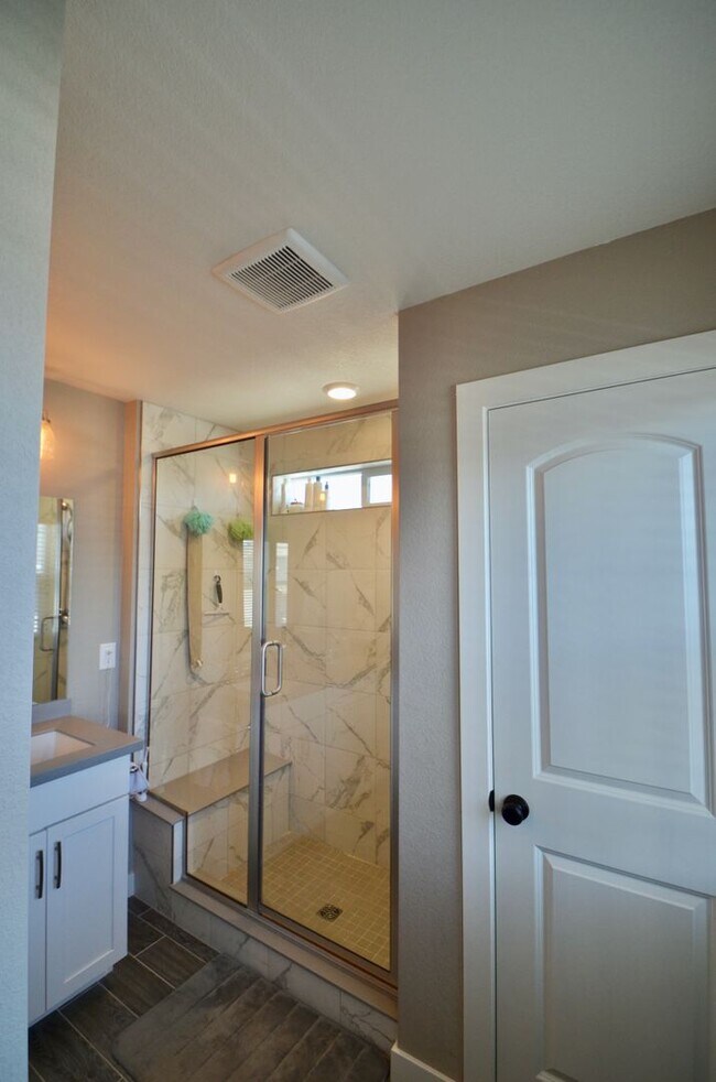 Building Photo - 3 bd/2.5 ba Townhome!
