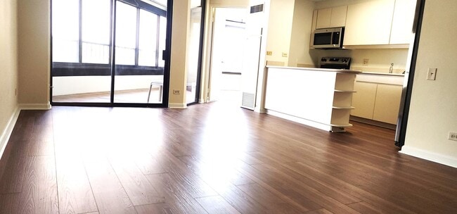 Building Photo - Newly renovated, conveniently located Discovery Bay Gem