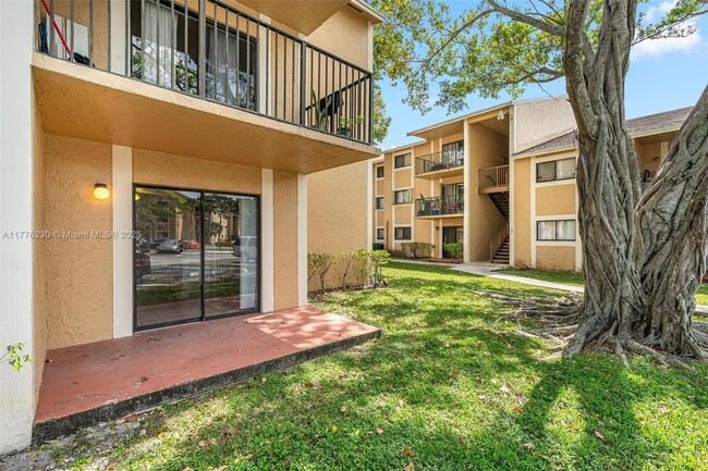 Building Photo - 351 Palm Way