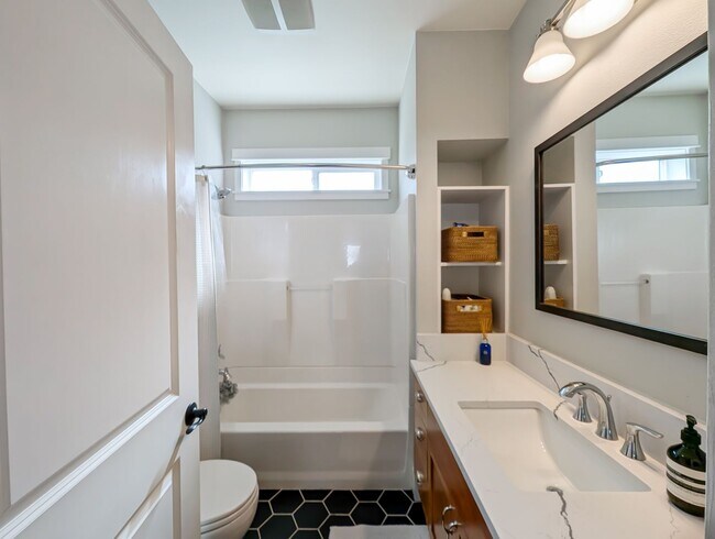 Building Photo - Elegant 3-Bedroom Home with Exceptional Craftsmanship in West Seattle