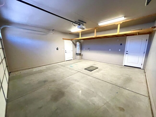 Building Photo - Elegant 3 Bedroom, 2 bathroom Home in Legacy Ranch Neighborhood in Central Kingman!