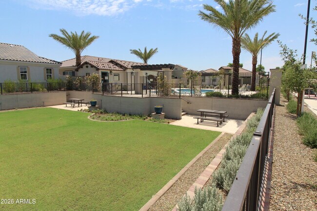 Building Photo - 3831 E Rainbow Dr