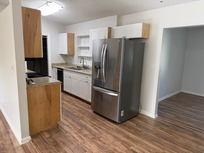 Building Photo - 1240 SW 73rd Ave