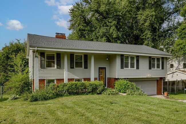 Building Photo - Updated 3 Bedroom With Finished Lower Leve...