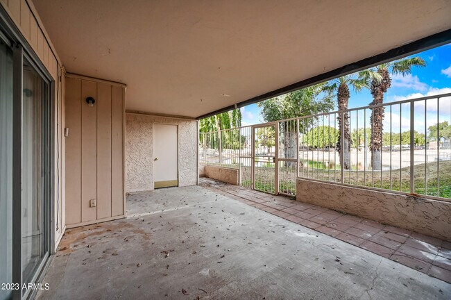 Building Photo - 11044 N 28th Dr