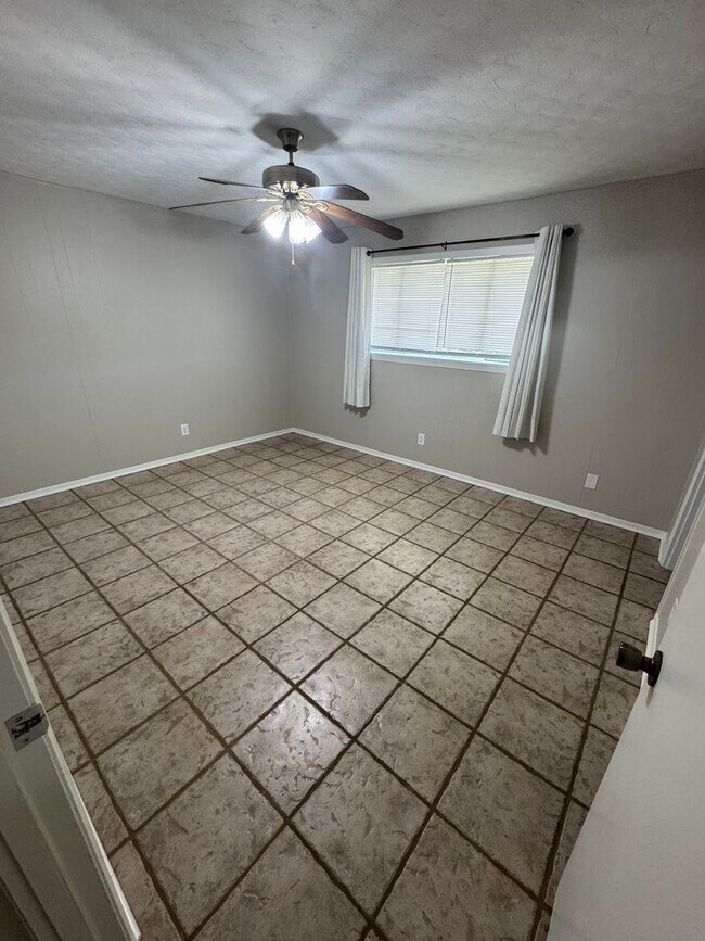 Building Photo - 8174 FM 1402