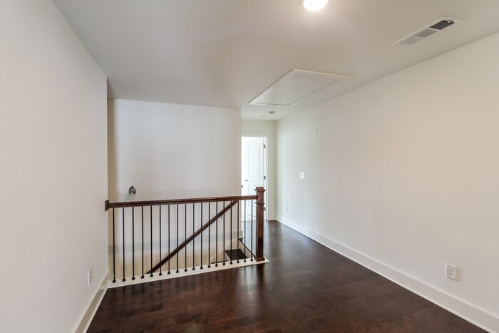 Building Photo - 80 Auburn Hls Dr