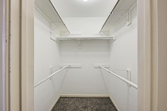 Building Photo - 2022 Balsam Way