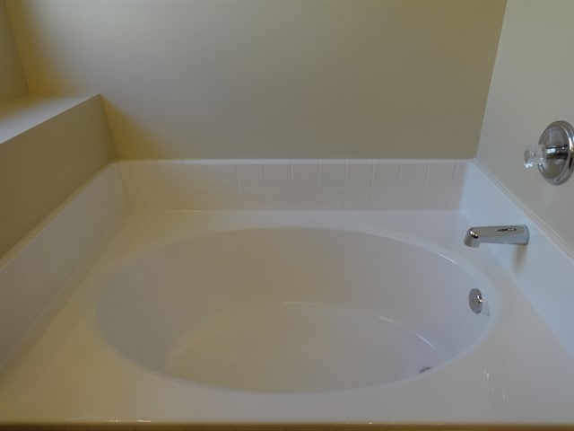 Building Photo - 6685 Southern Oaks Dr