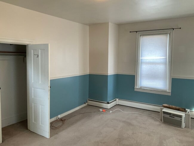 Building Photo - 112 W Main St