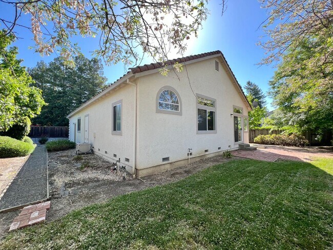 Building Photo - 3 Bedroom, 2 Bathroom Popular North Napa Rancho Las Flores Area