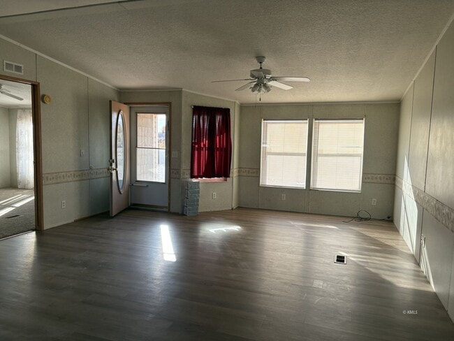 Building Photo - 422 W Piute Dr