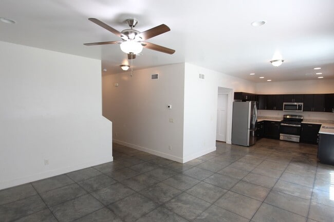 Building Photo - 3BR Home in Mountainaire | Open Layout + Fenced Yard