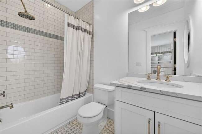 Building Photo - 1812 Wellbourne Dr NE