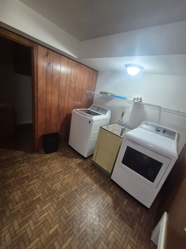 Building Photo - 3581-3583 Peck St SW