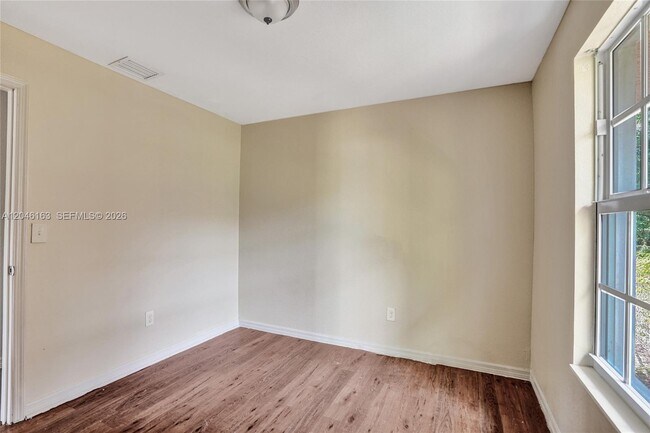 Building Photo - 727 22nd St