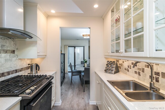 Building Photo - 327 N Greeley Ave