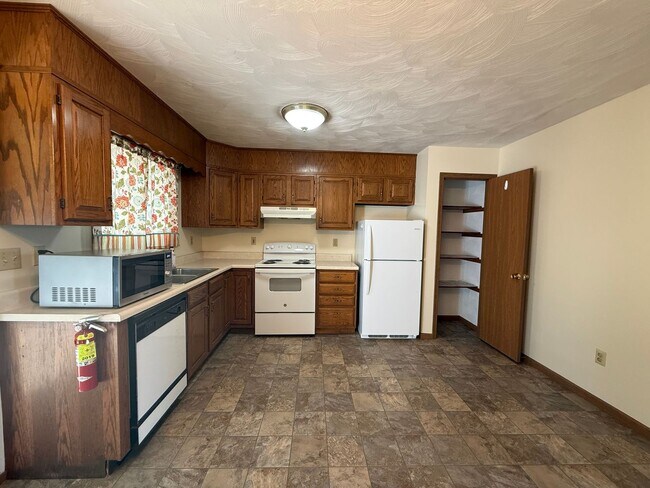 Building Photo - Secluded Two Bedroom Townhome Minutes from...