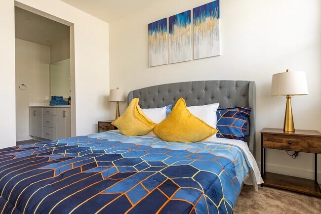 Building Photo - 927 E Mason Ln