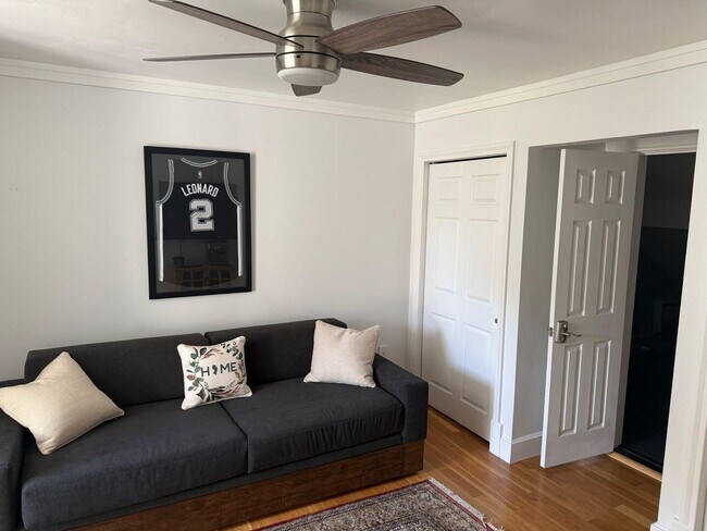 Building Photo - 422 Canterbury Ct NW