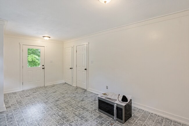 Building Photo - 185 Storage Rd