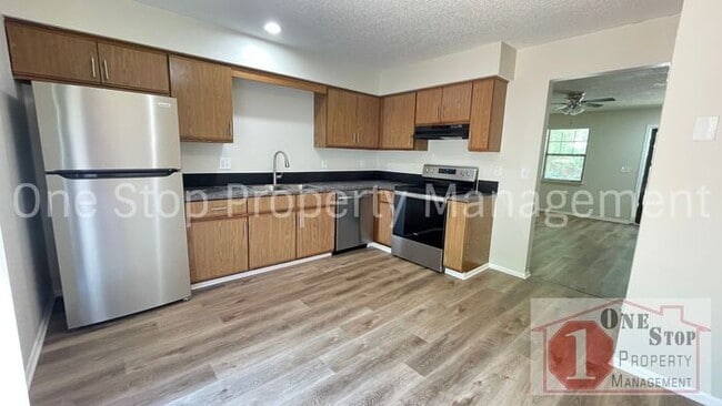 Building Photo - Beutiful duplex 2-bedroom, 1-bath in Blue ...