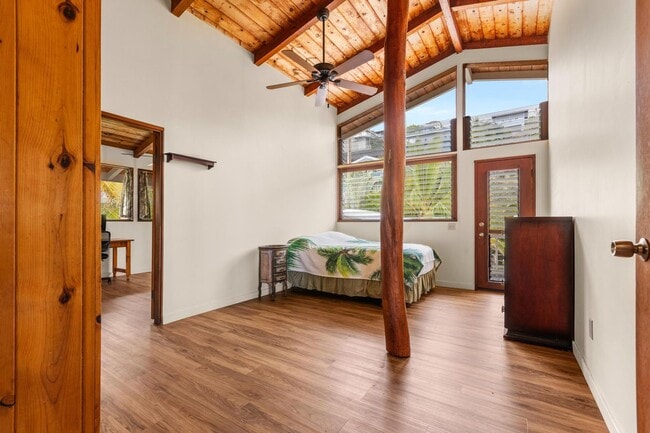 Building Photo - Captain Cook Home – 3 Bed, 2 Bath + Bonus Room! Fully Furnished with Solar Power